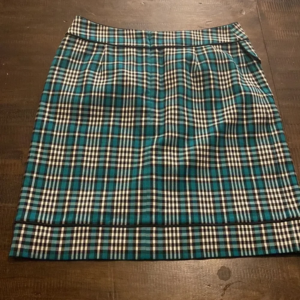 Harold’s plaid skirt ladies size 2 Green black and white